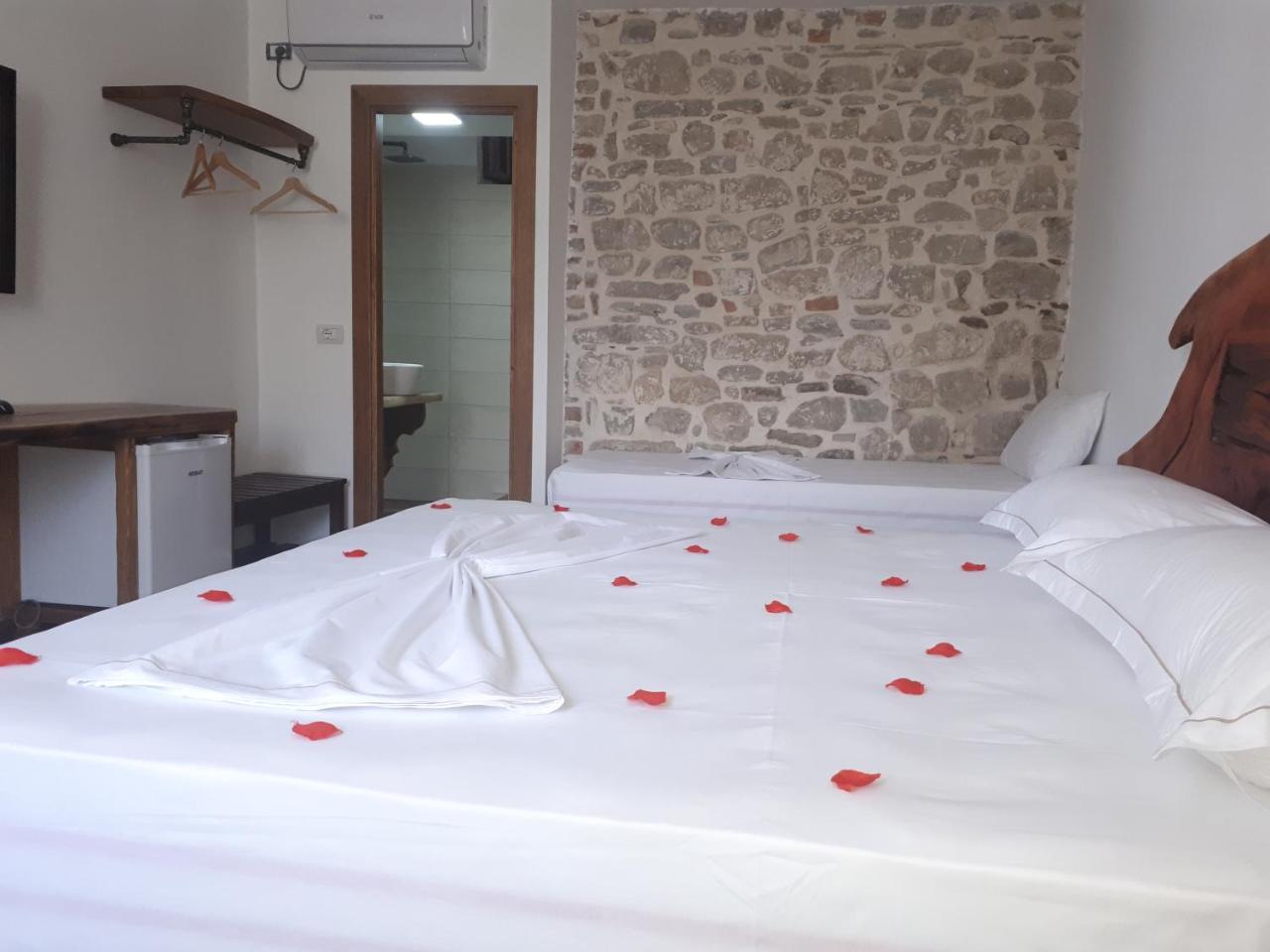 Hotel Omer Берат Экстерьер фото