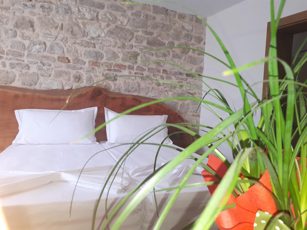Hotel Omer Берат Экстерьер фото